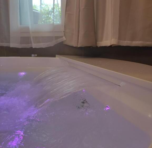 ペンション Live Home Rooms