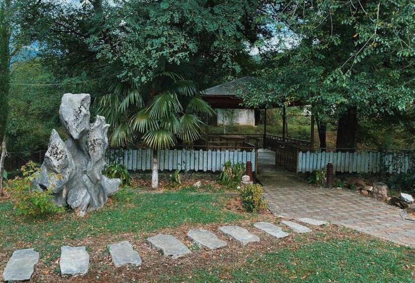 پانسیون Matua Guest House