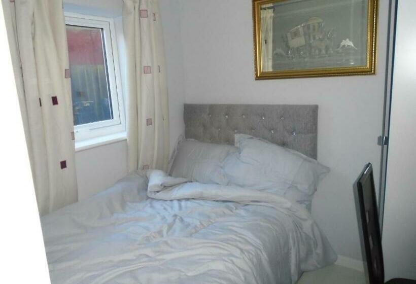 بنسيون The Mews