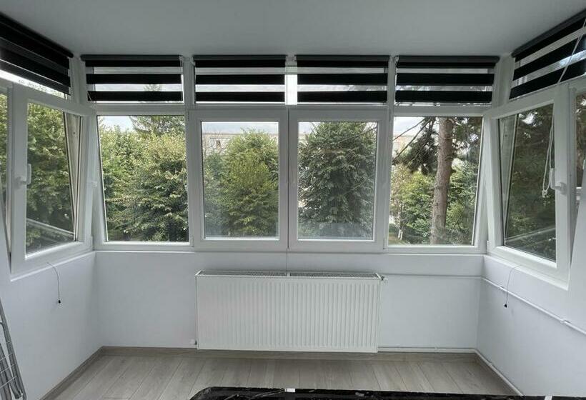 Robert’s Apartament 2