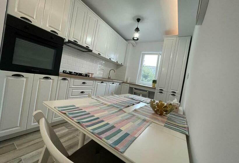 Robert’s Apartament 2