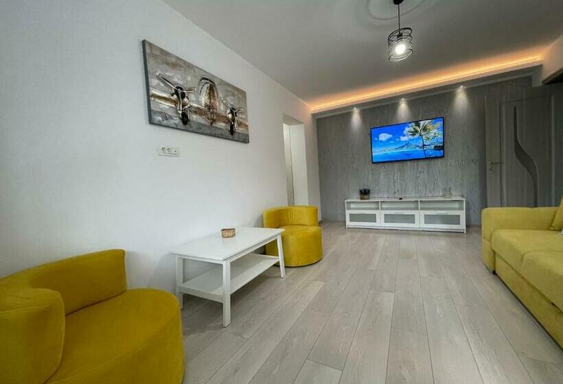 Robert’s Apartament 2