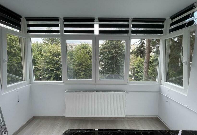 Robert’s Apartament 2