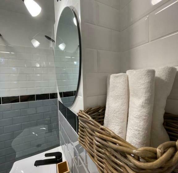 Robert’s Apartament 2