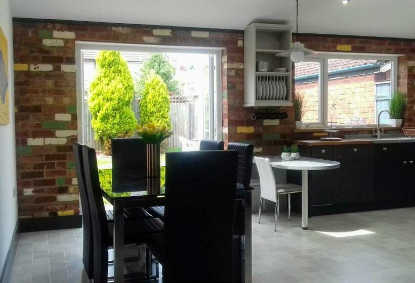 Stunning & Spacious Family Home. Midlands Location