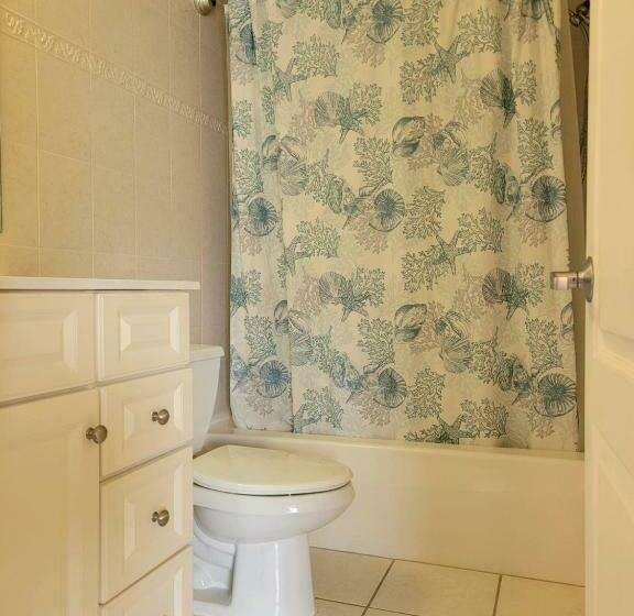 Sunbeach Condo 900 Wesley Avenue Unit 109