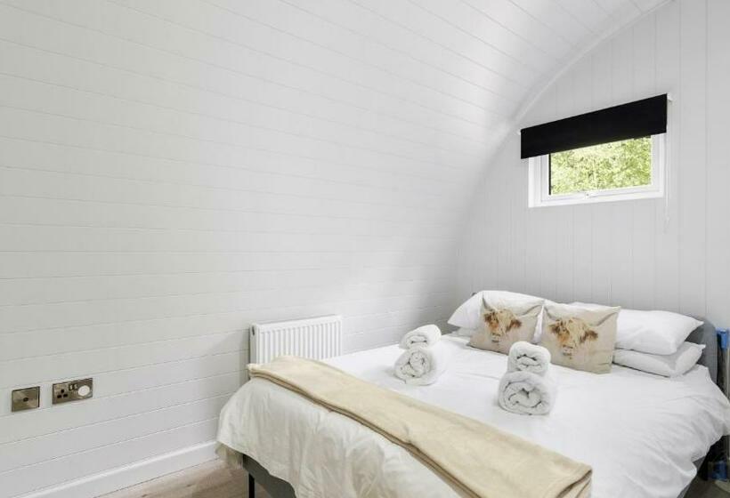 Finest Retreats   The Highland Camping Pod