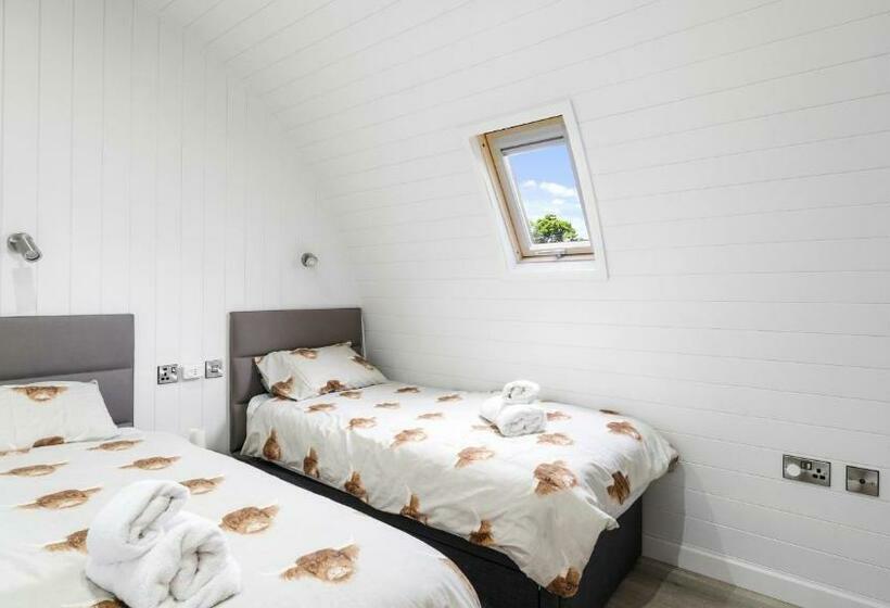 Finest Retreats   The Highland Camping Pod