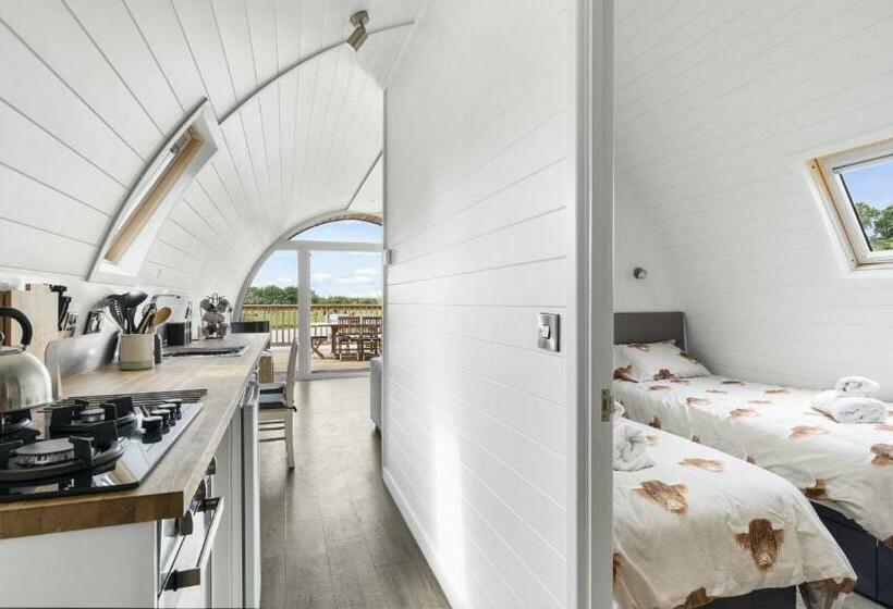 Finest Retreats   The Highland Camping Pod