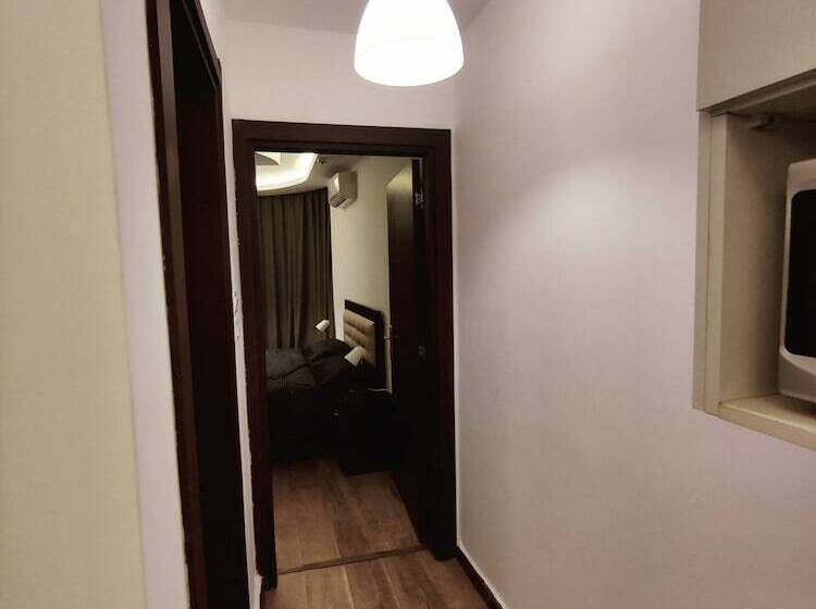 28 1  Lovely Apartment Close To All Services