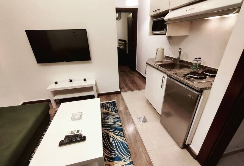 28 1  Lovely Apartment Close To All Services