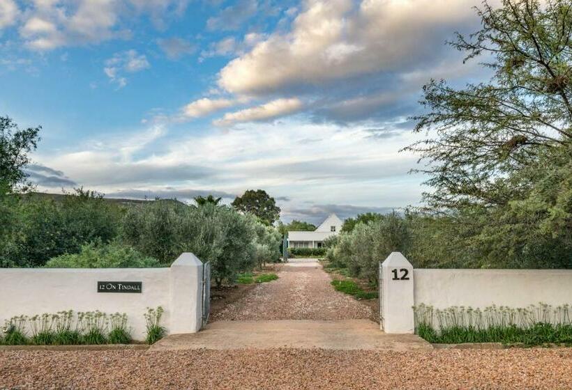 צימר 12 On Tindall