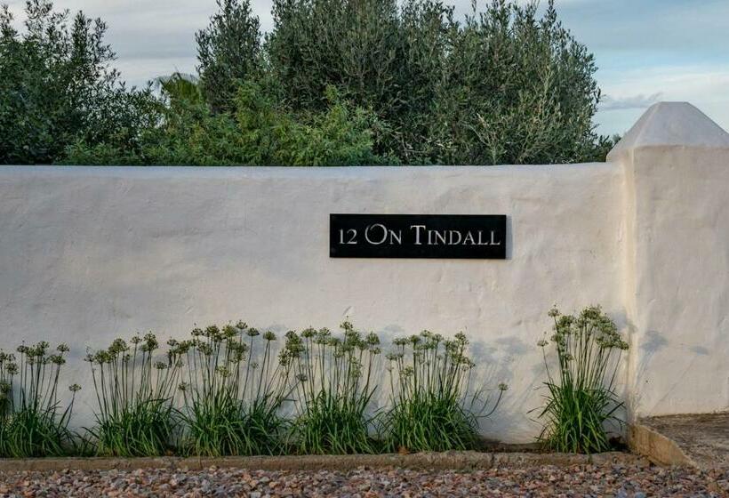 민박 12 On Tindall