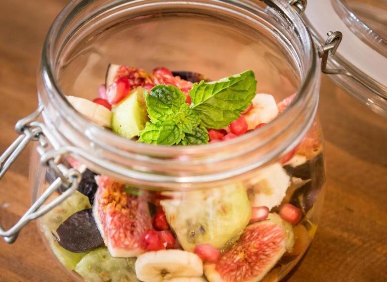 민박 12 On Tindall