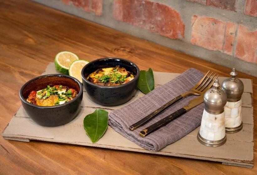 민박 12 On Tindall