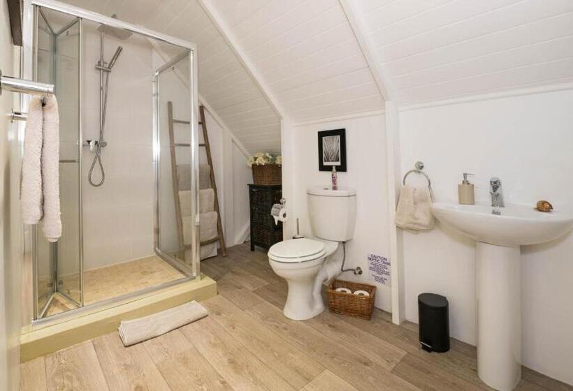 민박 12 On Tindall