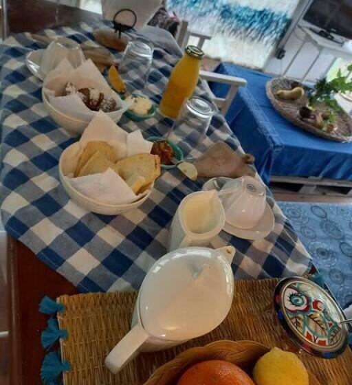 Bed and Breakfast Maramor Art Studio & Home