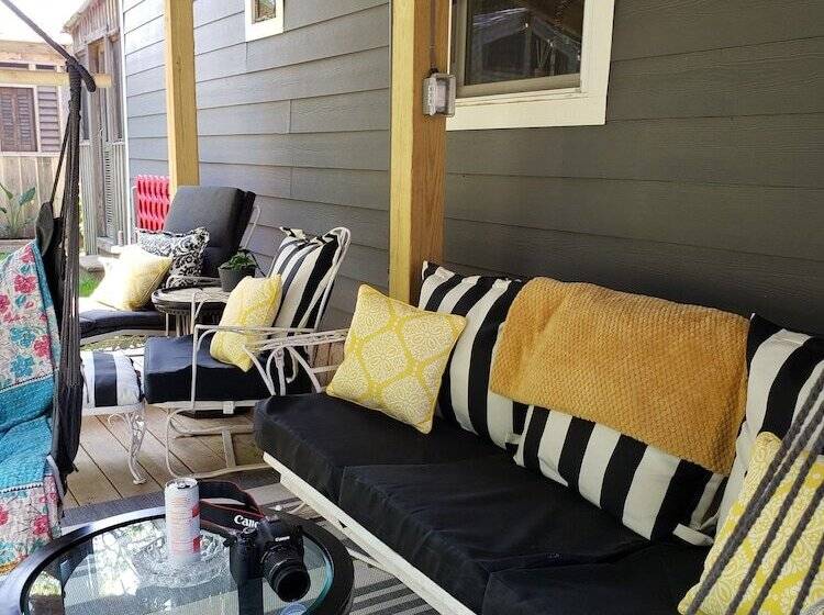 Cedar Oaks Inn The Barracks