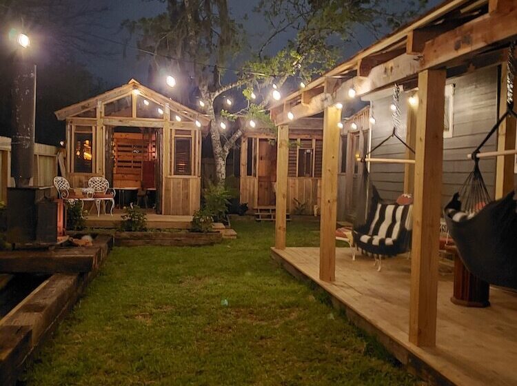 Cedar Oaks Inn The Barracks