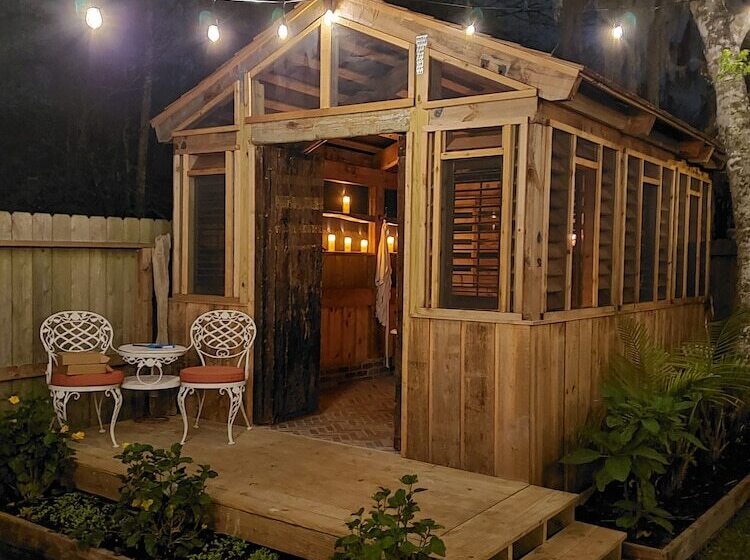 Cedar Oaks Inn The Barracks