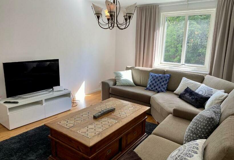 Fin Lägenhet. Gångavstånd Till Strömstads Centrum