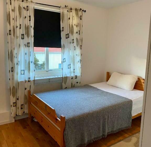 Fin Lägenhet. Gångavstånd Till Strömstads Centrum