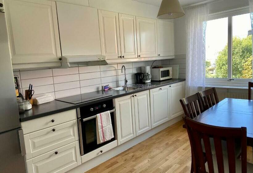 Fin Lägenhet. Gångavstånd Till Strömstads Centrum