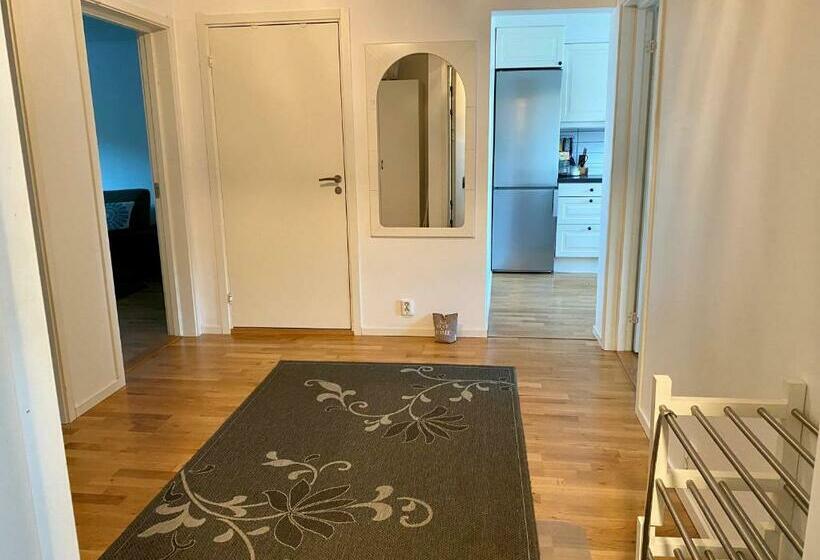 Fin Lägenhet. Gångavstånd Till Strömstads Centrum
