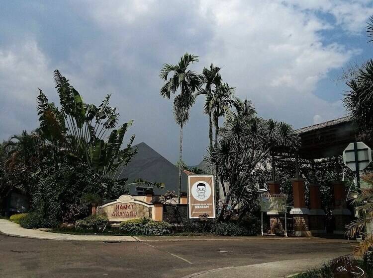 Отель Spot On 91278 Pahlawan Udyana Syariah