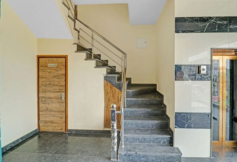 Отель Itsy By Treebo  Rd