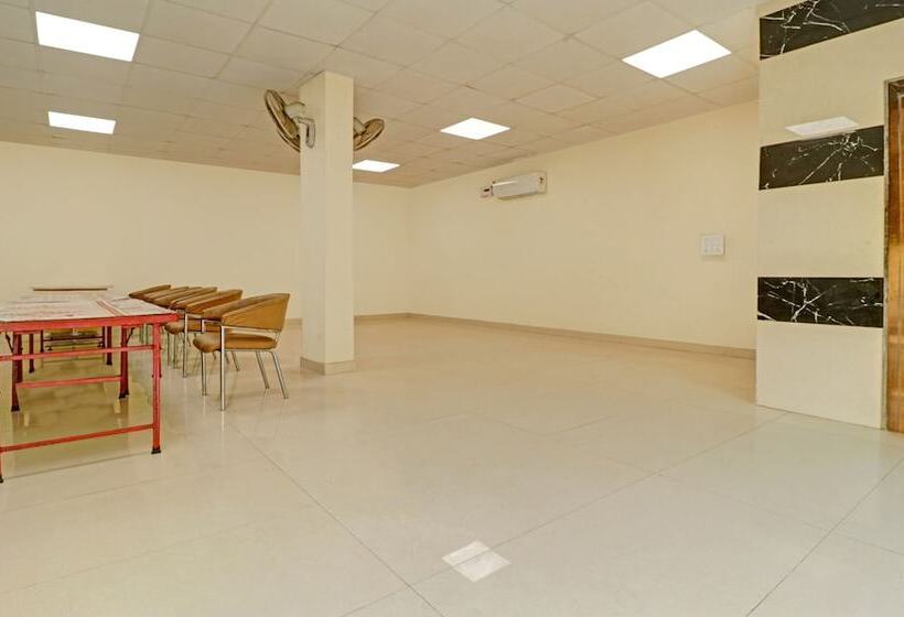 Отель Itsy By Treebo  Rd