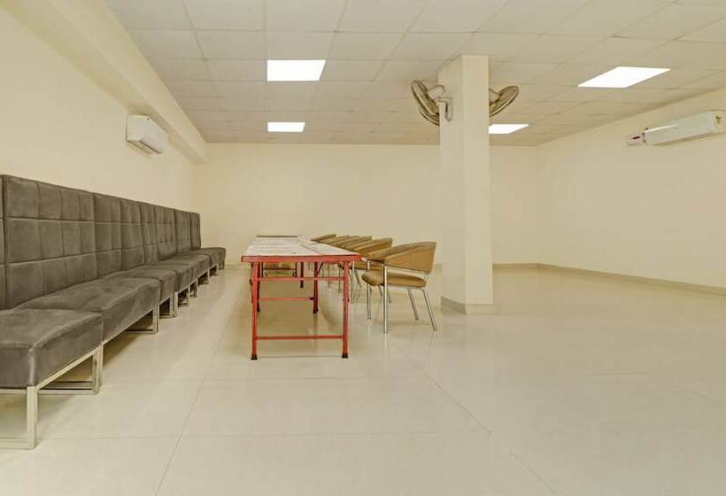 Отель Itsy By Treebo  Rd