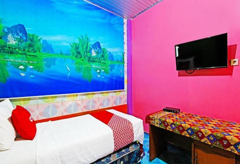 בית מלון כפרי Oyo 91601 Pelemkecut Double Degree Syariah