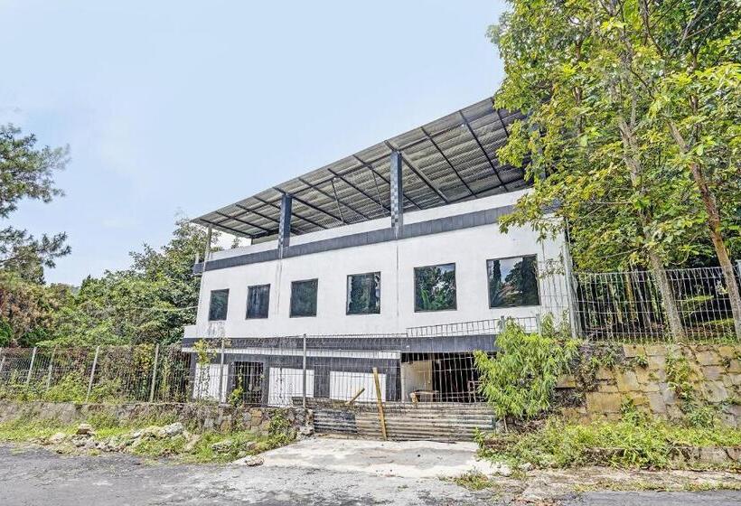 בית מלון כפרי Oyo 91612 Syariah Villa A1