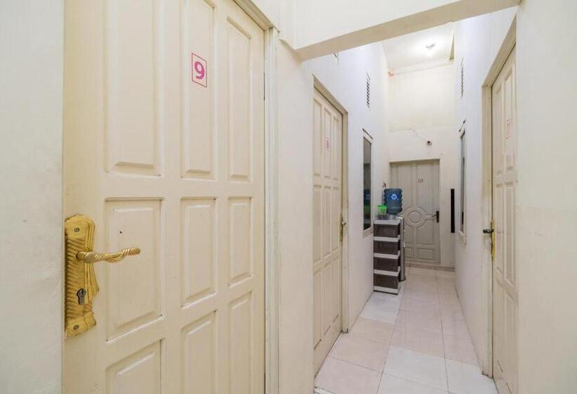 هتل Reddoorz Syariah Near Pasar Aur Kuning