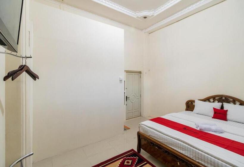 Отель Reddoorz Syariah Near Pasar Aur Kuning