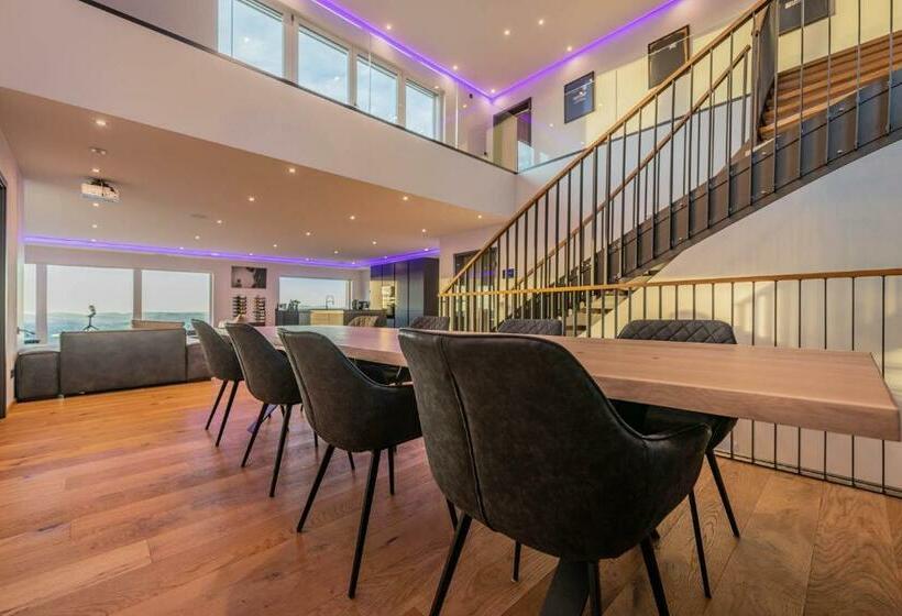 Moderne Villa Mit Whirlpool Und Heimkino