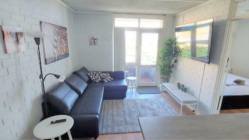 Sky High On Arundel   Central Fremantle Apartment