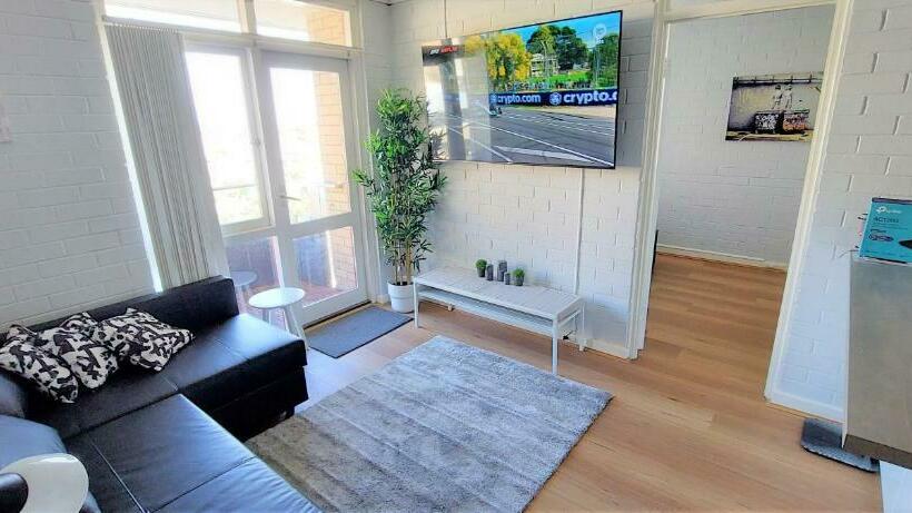 Sky High On Arundel   Central Fremantle Apartment