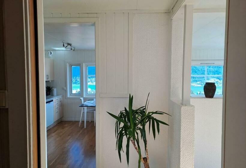 Warm And Cozy Apartment With Panoramic View Above The City Center