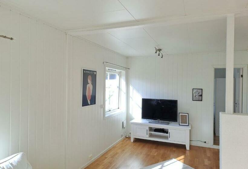 Warm And Cozy Apartment With Panoramic View Above The City Center