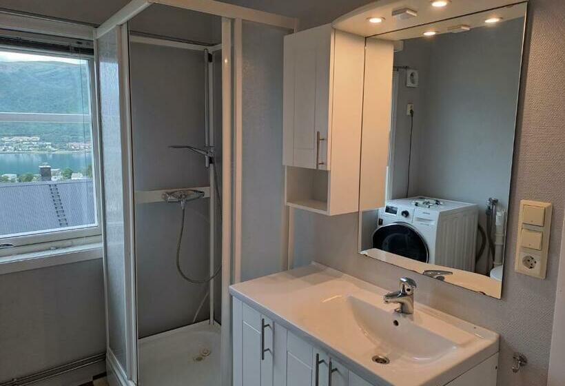 Warm And Cozy Apartment With Panoramic View Above The City Center