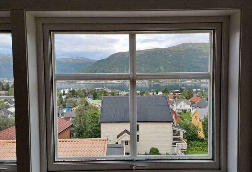 Warm And Cozy Apartment With Panoramic View Above The City Center