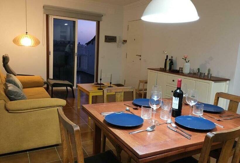 Acogedor Y Luminoso Piso Con Balcón