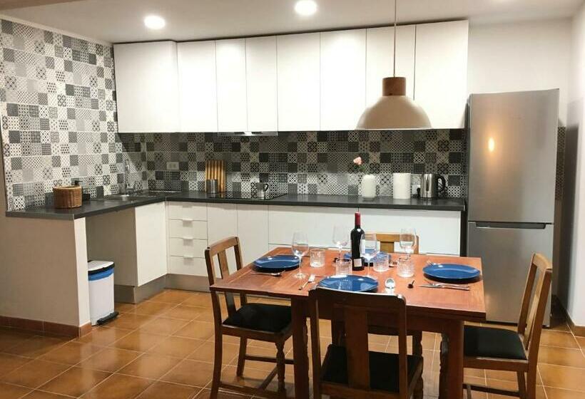 Acogedor Y Luminoso Piso Con Balcón