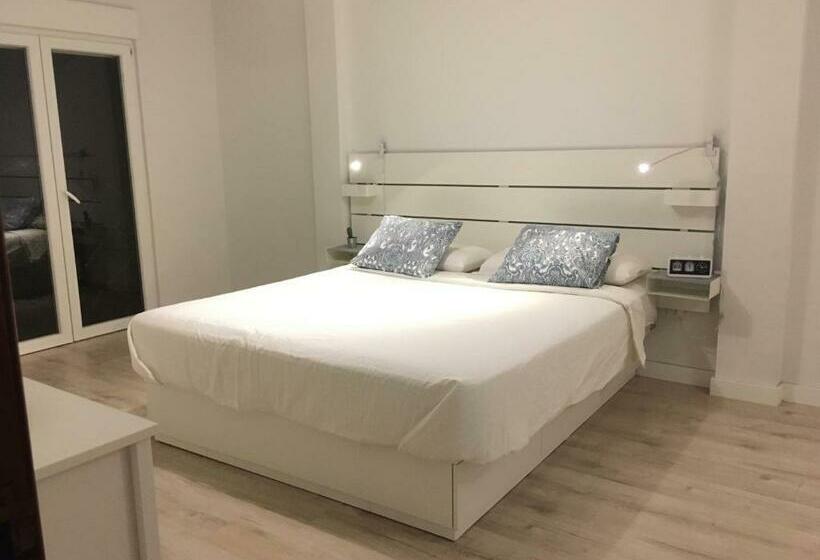 Acogedor Y Luminoso Piso Con Balcón