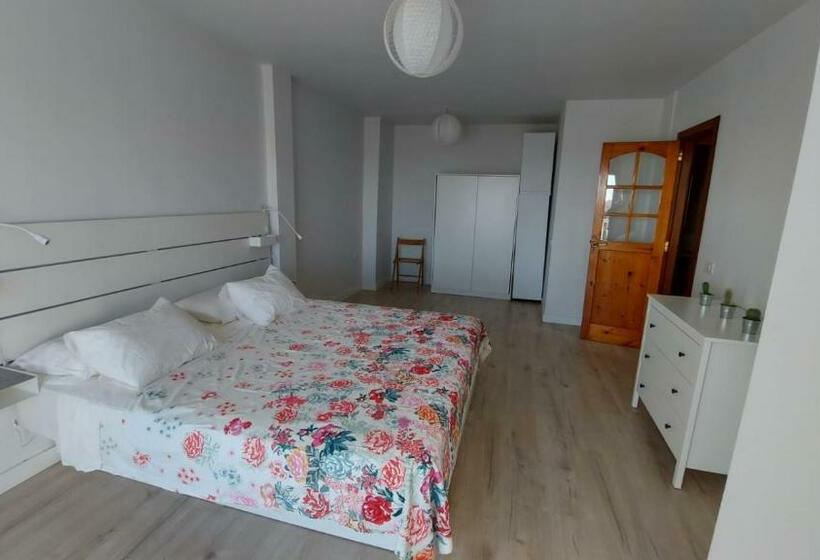 Acogedor Y Luminoso Piso Con Balcón