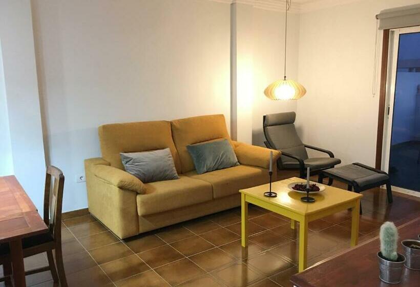 Acogedor Y Luminoso Piso Con Balcón