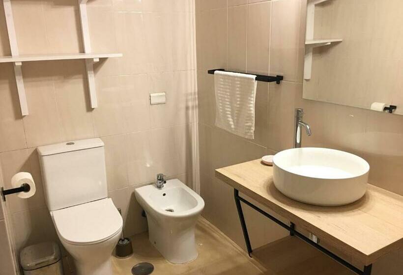 Acogedor Y Luminoso Piso Con Balcón