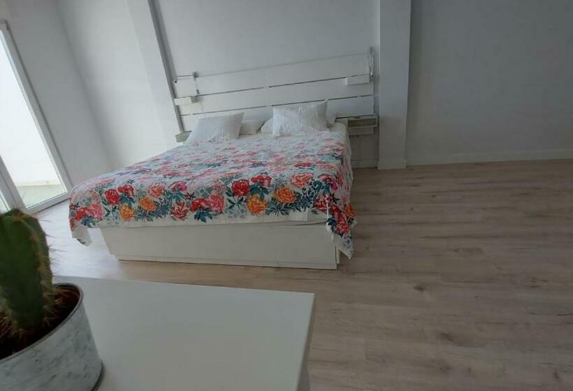 Acogedor Y Luminoso Piso Con Balcón